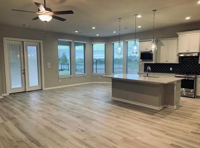 Building Photo - 584 Santa Rosa Hls Dr