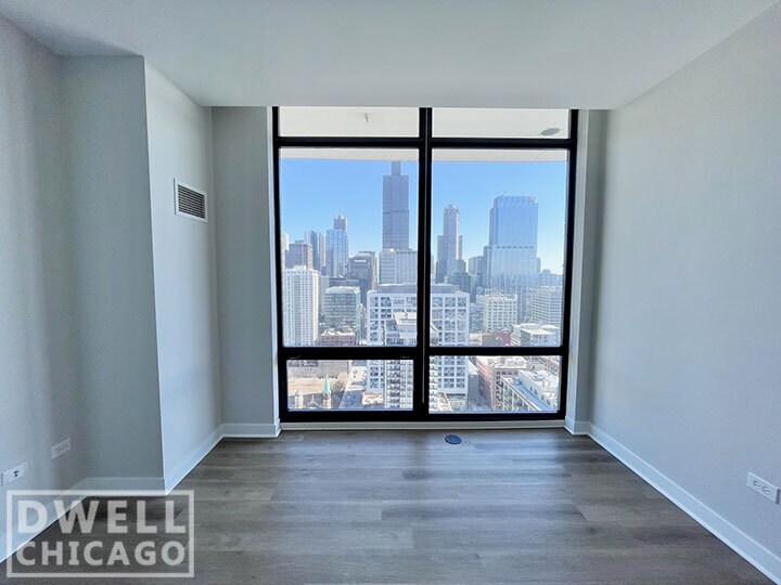 Building Photo - 776 W Quincy St