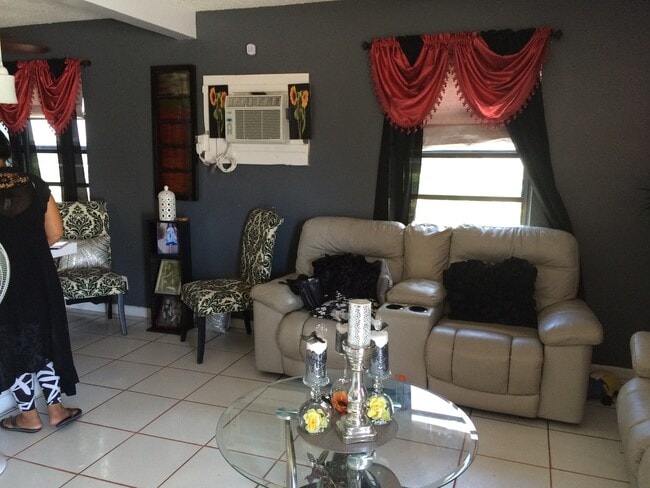 Building Photo - 2-1 house