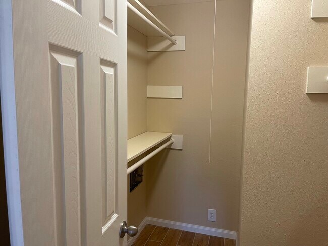 Building Photo - 5550 N Braeswood Blvd