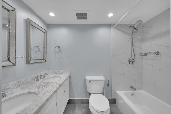 Building Photo - 3151 N Course Ln