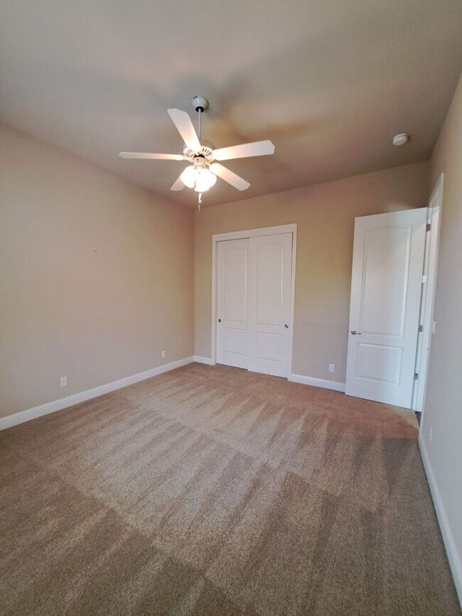 Building Photo - PRICE REDUCED TO $3795 – Custom Clovis Residence in Gated Community | Spacious Layout & 3-Car Gar...