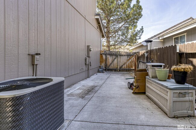Building Photo - 6168 Greenbrook Dr