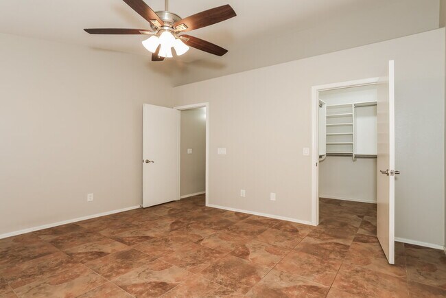 Building Photo - 12913 W Sheridan St