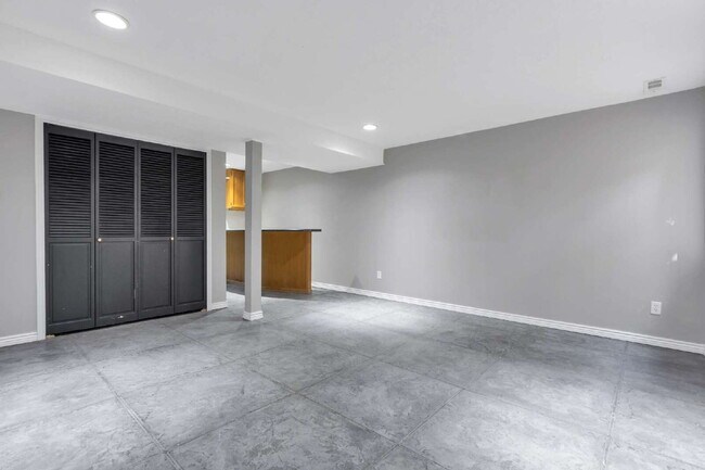 Building Photo - Charming 3-Bedroom Taylorsville Home with 3.5 Baths and Spacious Living