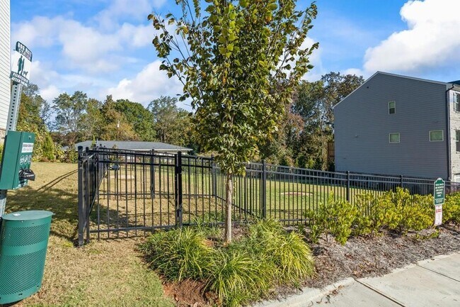 Building Photo - 123 Matson Run SW