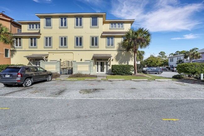 Building Photo - "Elegant 2-Bedroom Condo in Bluffton Villa...