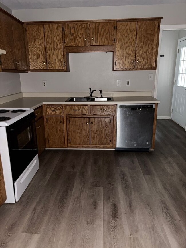 Building Photo - 2 Bedroom 1 Bath Duplex