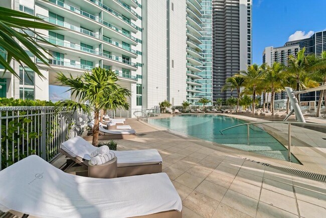 Building Photo - 900 Biscayne Blvd