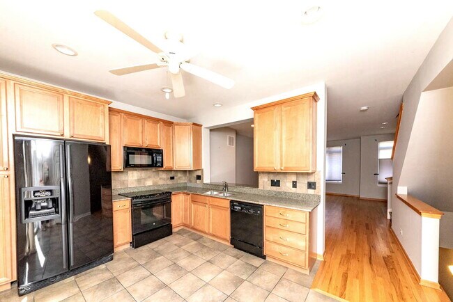 Building Photo - 2331 N Lister Ave