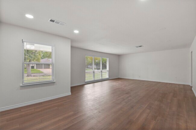 Building Photo - 5011 Redstart St