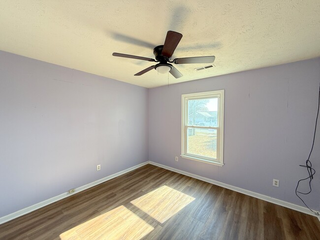 Building Photo - 158 Lewis Ln