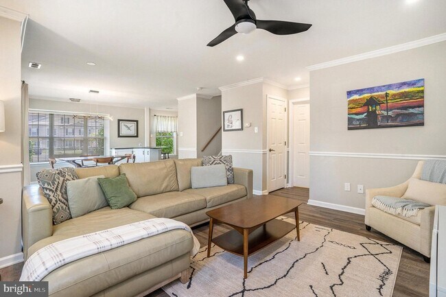 Building Photo - 5905 Drawbridge Ct