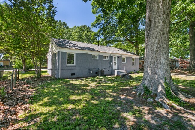 Building Photo - 314 Martha Lee Dr