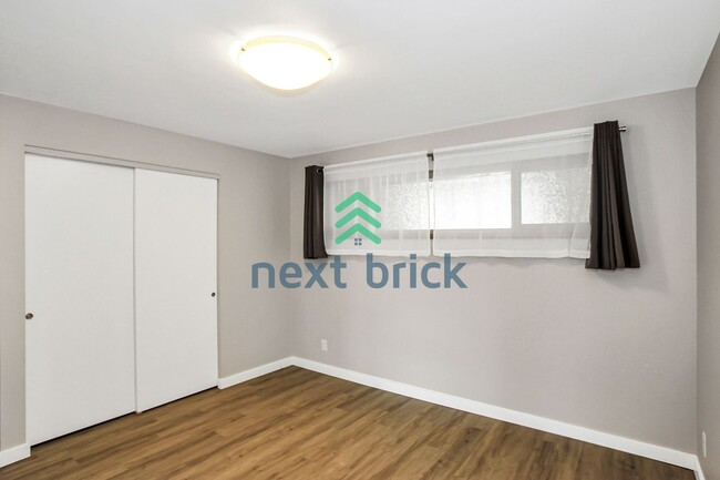 Building Photo - Spacious 2-Bedroom, 1-Bathroom Stylish Hom...