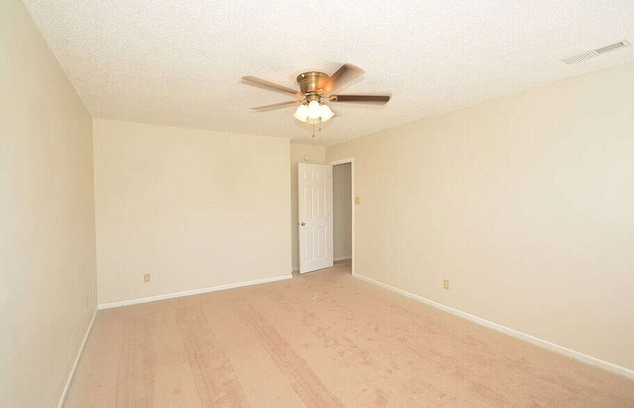 Building Photo - 10226 Homestead Dr