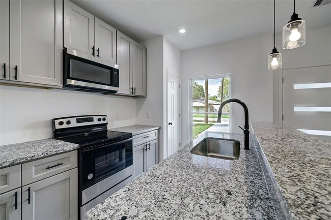 Building Photo - 310 Connecticut St