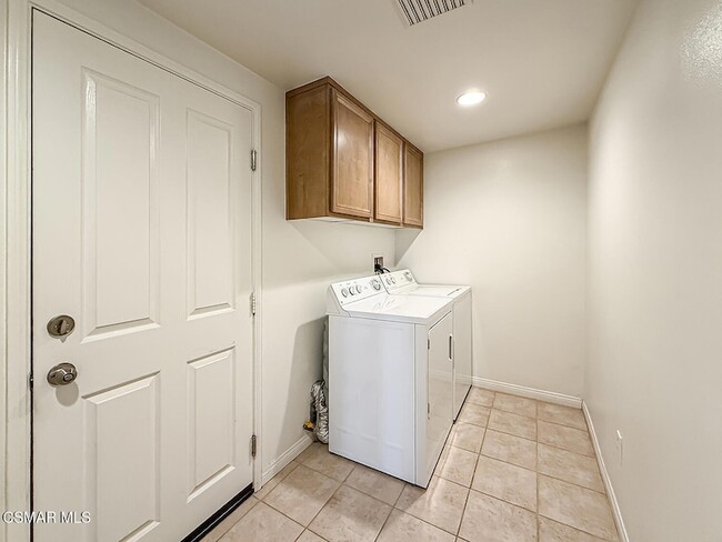 Building Photo - 2930 Esperanza Way