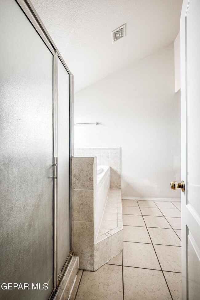 Building Photo - 4733 R L Shoemaker Dr