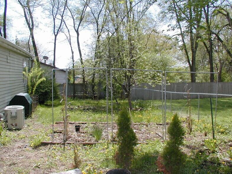 Building Photo - 4142 School Rd