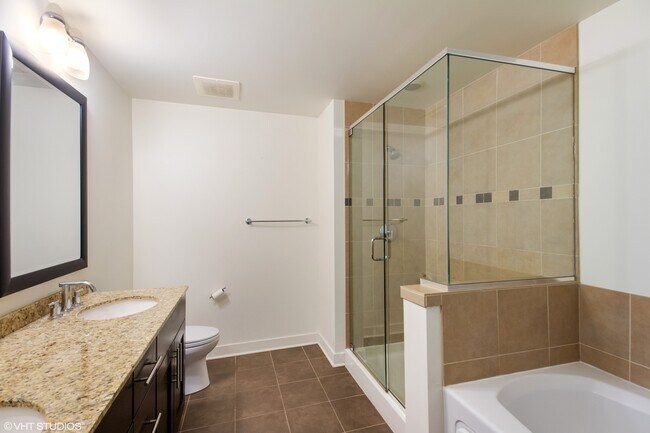 Building Photo - 505 N McClurg Ct