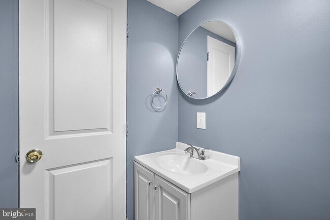 Building Photo - 6212 Carters Ln