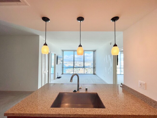 Building Photo - 555 South St