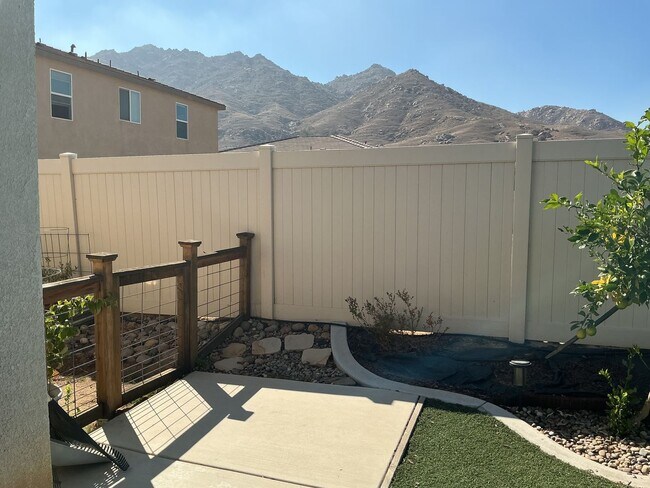 Building Photo - Riverside Home