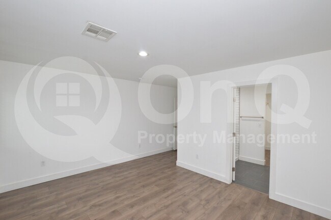 Building Photo - 2055 E Orange St.