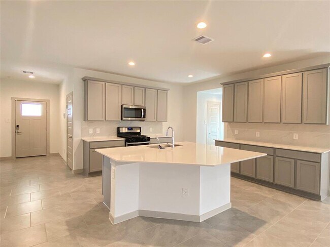 Building Photo - 3306 Silverton Dr