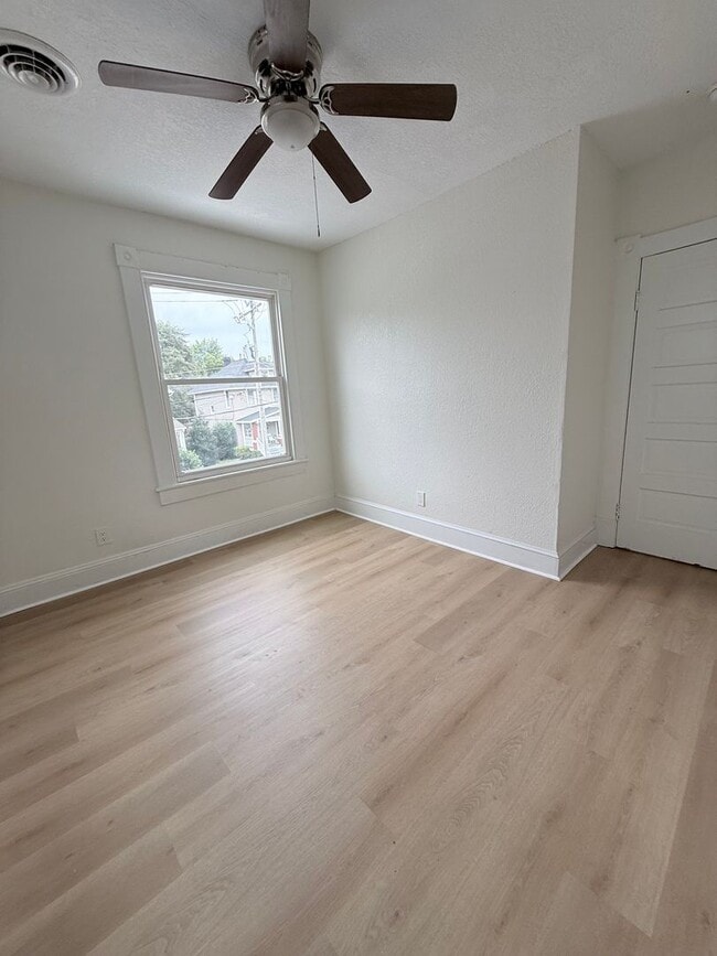 Building Photo - Gorgeous Four Bedroom Completed Upgraded