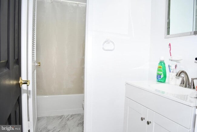 Building Photo - 46 Hillside Ct