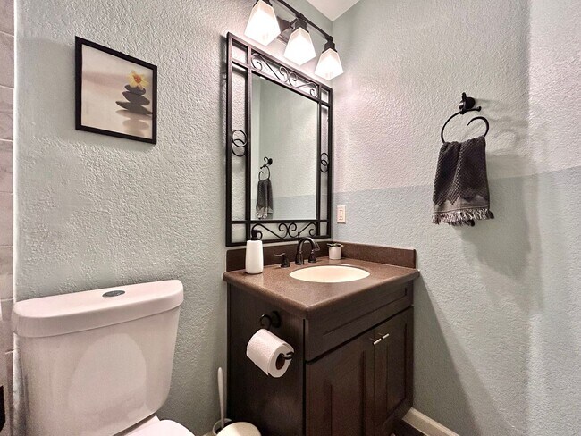 Building Photo - Cozy 3 Bed / 2 Bath Single-Story Home with Garage & Fenced Yard