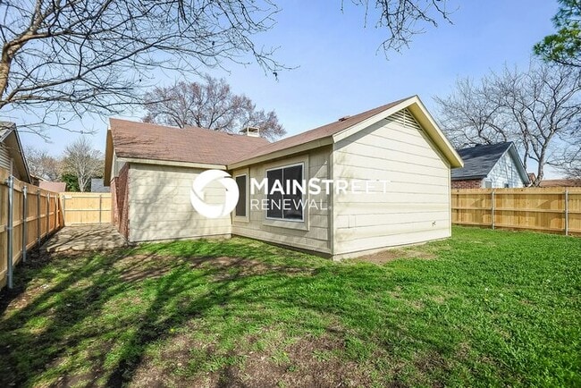 Building Photo - 3 Bedroom Pet-Friendly Home in Fort Worth, TX with Main Street Renewal