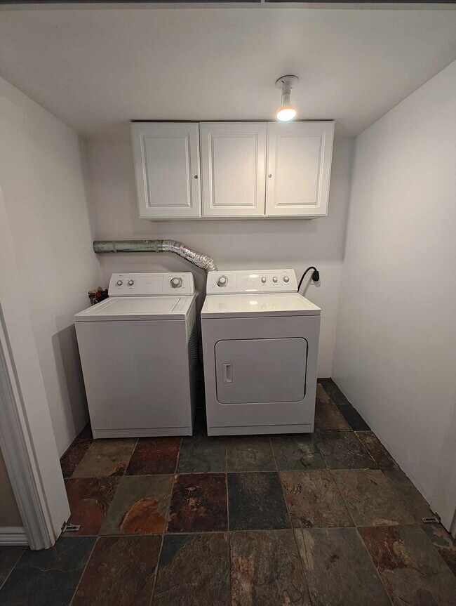Building Photo - 1222 W Shields Ln