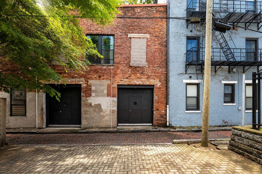 Building Photo - 1429 Elm St