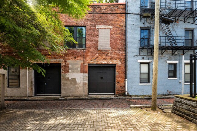 Building Photo - 1429 Elm St