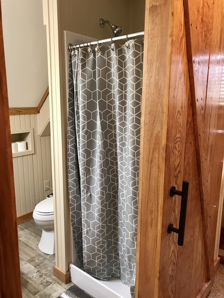 Shower - 631 Yeopim Rd