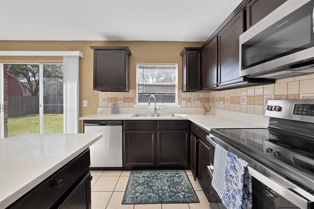 Building Photo - 115 Walnut Dr