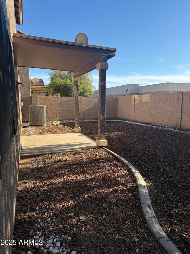 Building Photo - 2014 S Falcon Dr