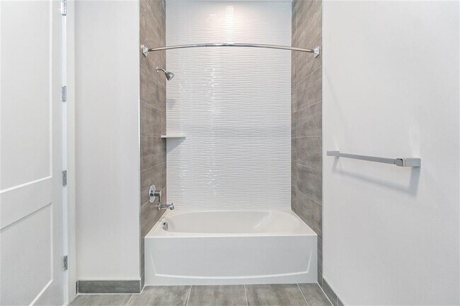 Building Photo - 119 Peter St