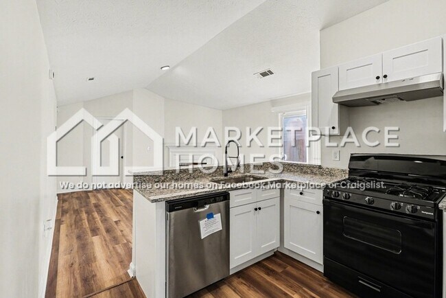 Building Photo - 7960 E Field Dr