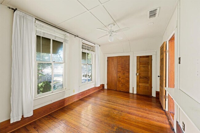 Building Photo - 3205 Guadalupe St