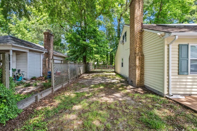 Building Photo - 4117 Rainbow Dr