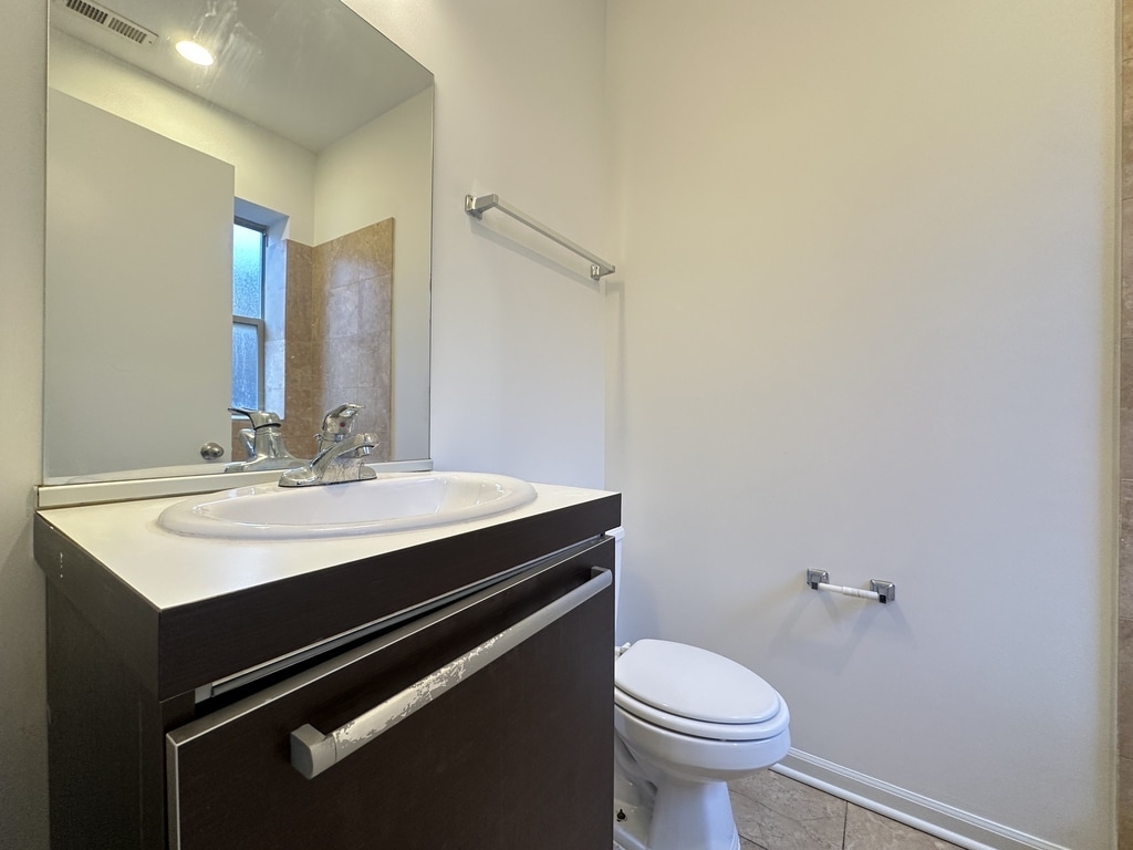 Building Photo - 5054 N Winthrop Ave