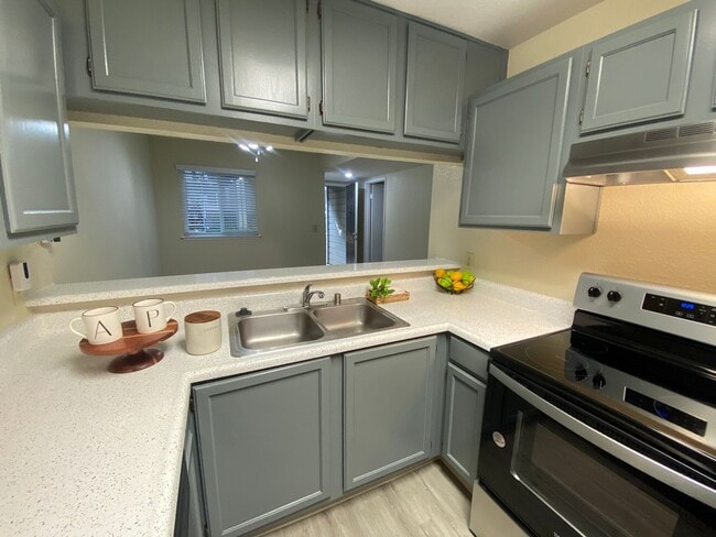 Primary Photo - Amazing Condo Nestled in the Oakland Hills W/ Parking, Laundry & Patio!