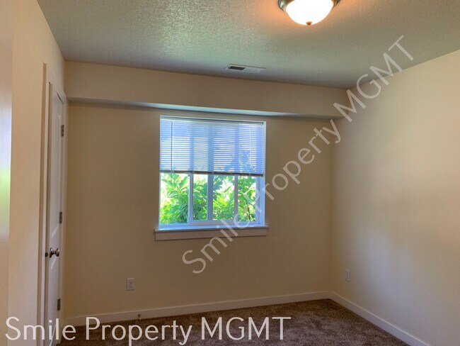 Building Photo - single house