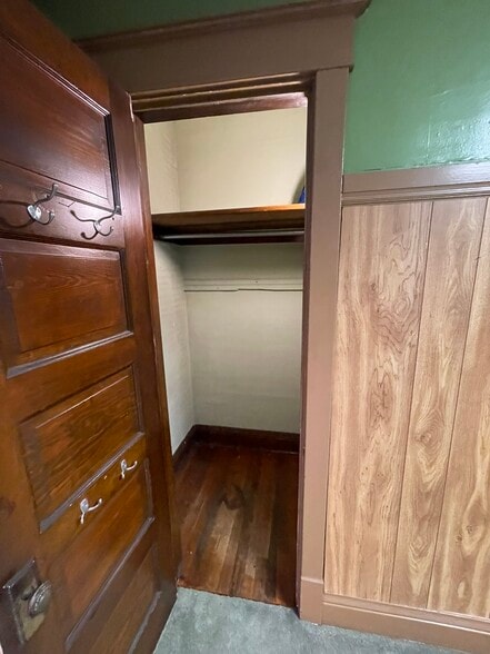 Closet - 216 E Franklin St