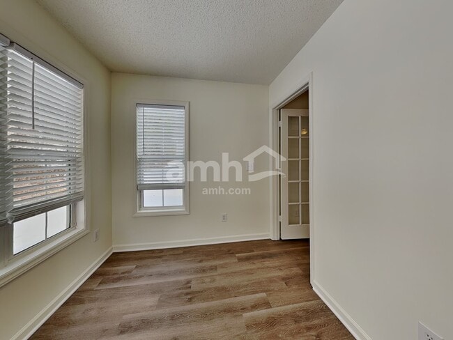 Building Photo - 201 Charlotte Ct