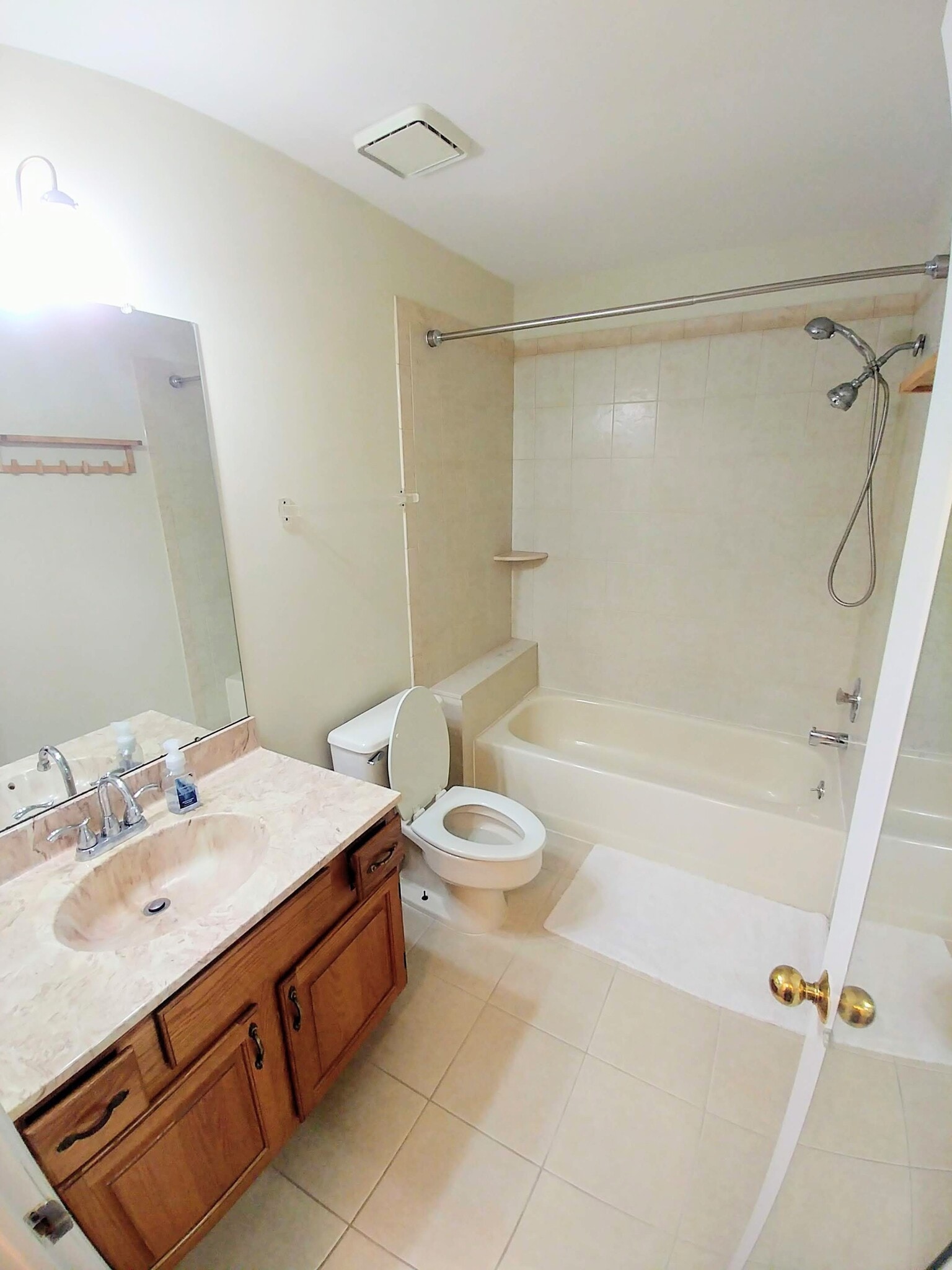 Master bathroom - 15 Hanover Ct
